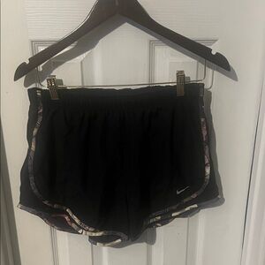 EUC Nike Dri-Fit Women's Black Athletic Shorts with Patterned Trim Size Large